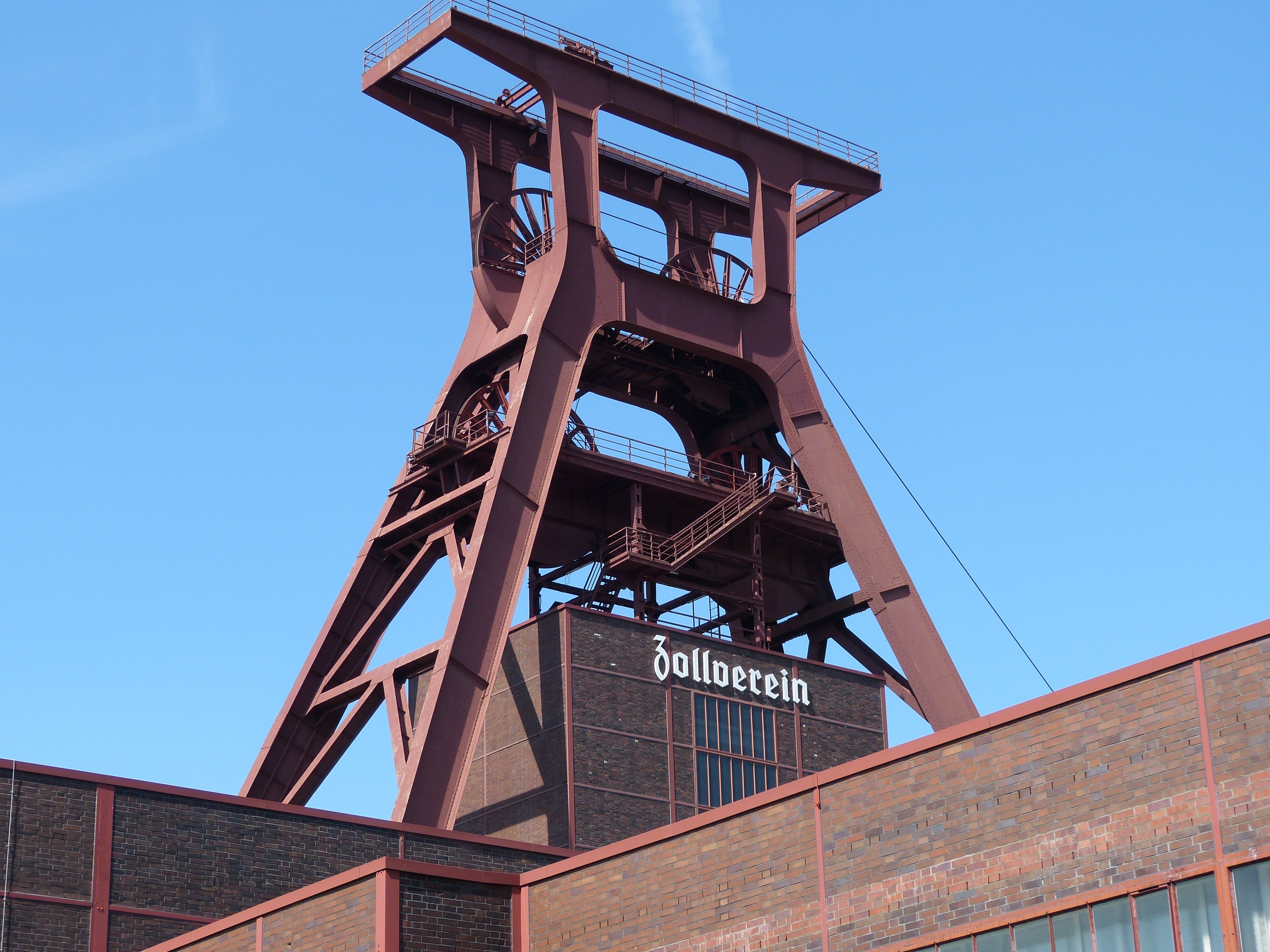 Aussicht auf den Förderturm der Zeche Zollverein in Essen